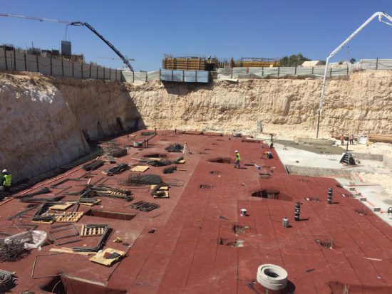 איטום מרתפים/בטון רזה ביריעה מיוחדת לבטון